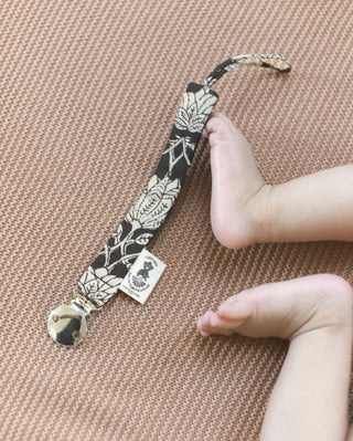 Attache tétine floral noir Maison Mazarine et Moi