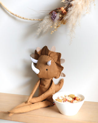 Peluche doudou dinosaure camel Maison Mazarine et Moi