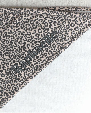 Cape de bain personnalisable leopard Maison Mazarine et Moi