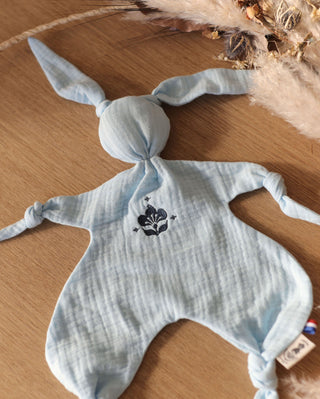 Doudou lapin gaze de coton  bébé naissance personnalisable Maison Mazarine et Moi