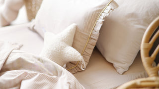 À quel âge bébé peut-il dormir avec une couverture ?